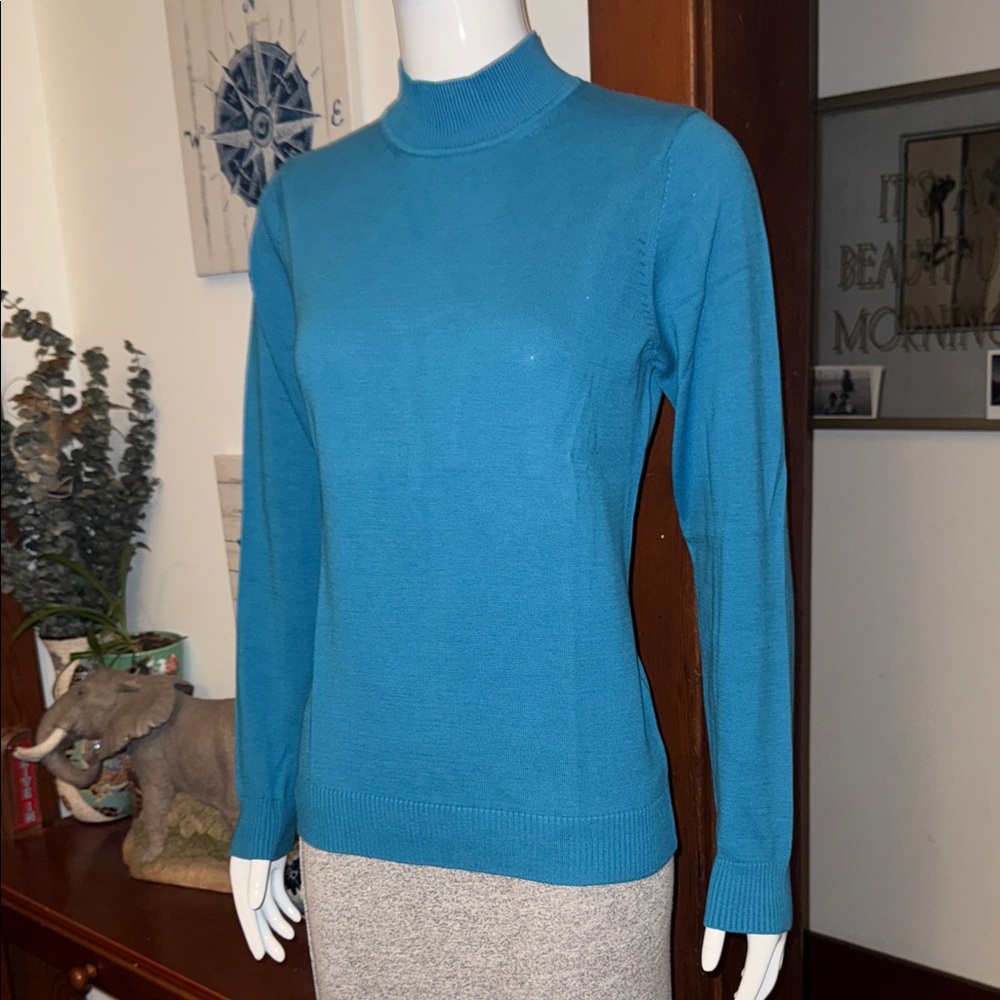NWT northern reflections size small cotton Blue Turtleneck Sweater